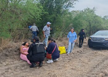 Cinco heridos tras aparatosa volcadura en carretera Victoria-Matamoros