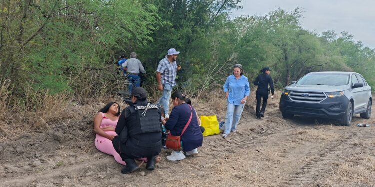 Cinco heridos tras aparatosa volcadura en carretera Victoria-Matamoros