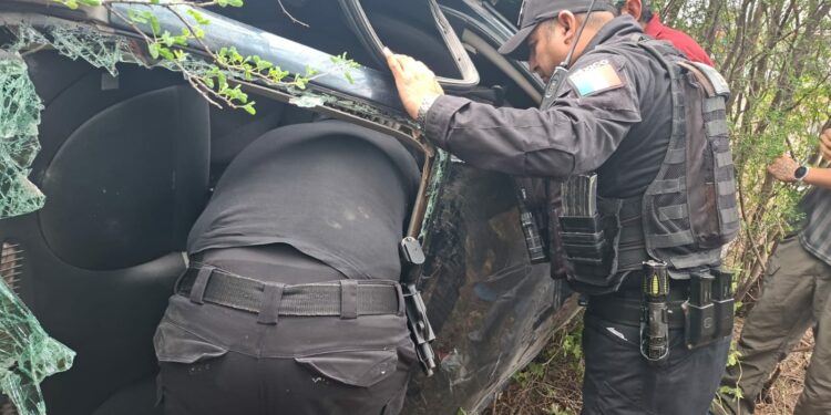 Cinco heridos tras aparatosa volcadura en carretera Victoria-Matamoros
