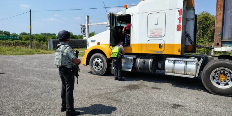 Guardia Nacional blinda carreteras contra robo al transporte