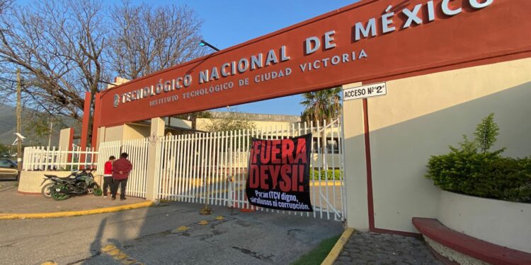 Continúa toma del Tec Victoria por conflicto estudiantil