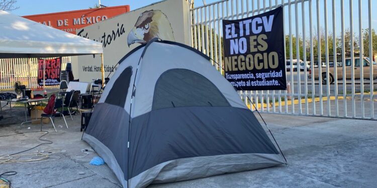 Continúa toma del Tec Victoria por conflicto estudiantil