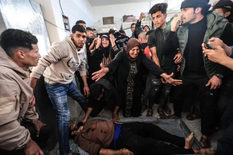 Ataque israelí deja diez muertos junto a escuela