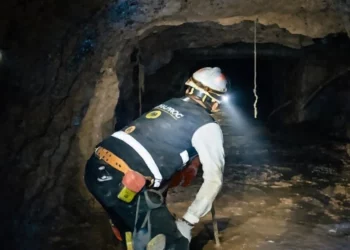 Rescatan vivo a segundo minero tras colapso