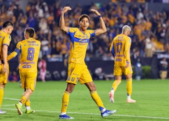 Tigres toma ventaja en el ‘Volcán’ con goles de Ozziel Herrera y un autogol de Seattle