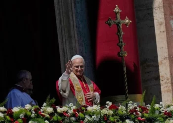 Papa pide paz mundial en primera misa pascual