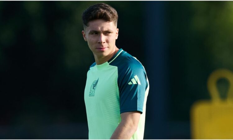 Rodrigo Huescas retoma entrenamientos en campo tras lesión de ligamento cruzado