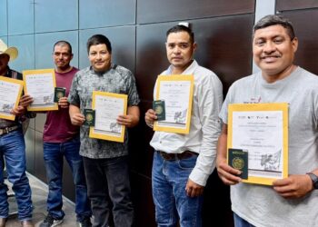 Empleo agrícola en Canadá: STPS Tamaulipas entrega documentación a trabajadores temporales