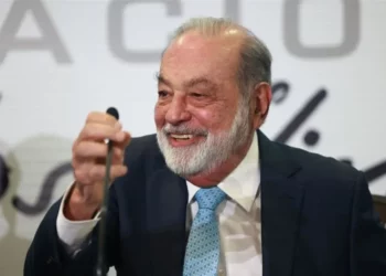 Slim capitaliza auge petrolero con millonaria venta accionaria