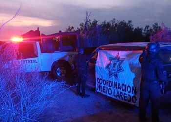 Aseguran camioneta robada, arma larga y equipo táctico