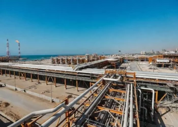 Israel golpea megaplanta petroquímica iraní