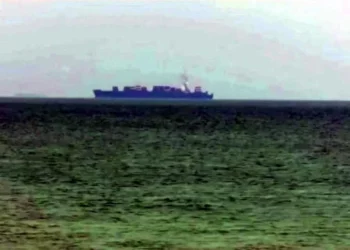 Persisten ataques armados en Estrecho de Ormuz; alerta