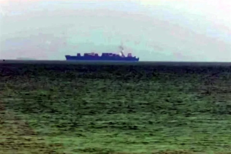 Persisten ataques armados en Estrecho de Ormuz; alerta