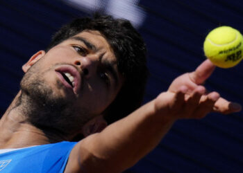 Carlos Alcaraz confirma su baja del Masters 1000 de Madrid por lesión de muñeca