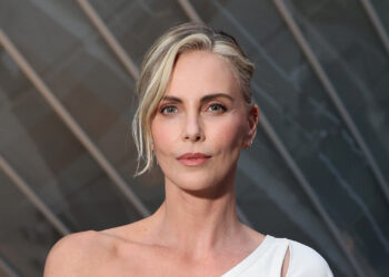 Charlize Theron contraataca: “La IA podrá reemplazar a Timothée Chalamet, pero no a un bailarín”