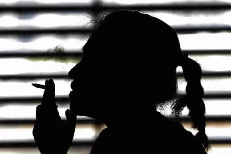 Reino Unido veta cigarrillos a nacidos después de 2008