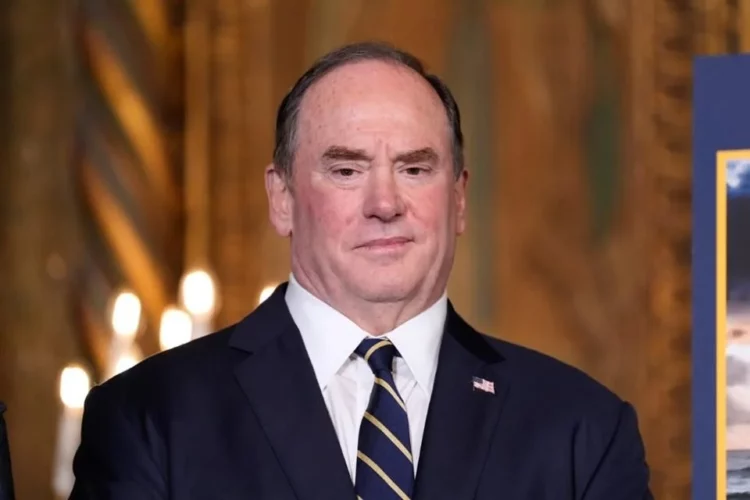 John Phelan abandona la Secretaría de la Marina de EEUU