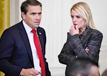 Trump cesa a fiscal Bondi por escándalo Epstein