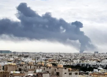 Drones iraníes incendian tanques en aeropuerto de Kuwait