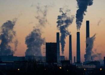La contaminación atmosférica incrementa los ingresos por infarto y la mortalidad hospitalaria en España