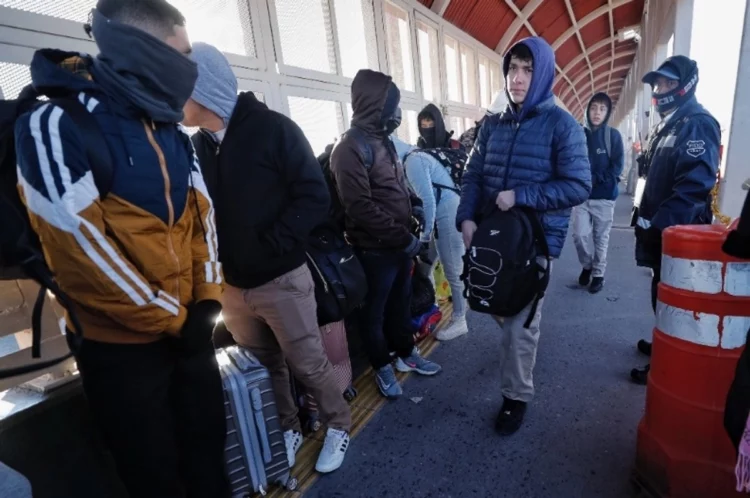 Repatriados enfrentan falta de oportunidades laborales