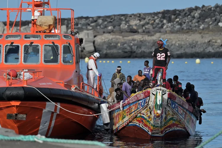España inicia regularización masiva de migrantes indocumentados