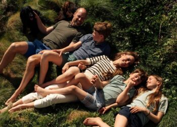 El Príncipe William y Kate Middleton celebran 15 años de matrimonio con un nuevo retrato familiar