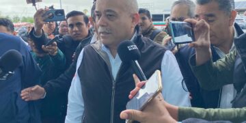 Ofrecen recompensa por ex policía prófugo