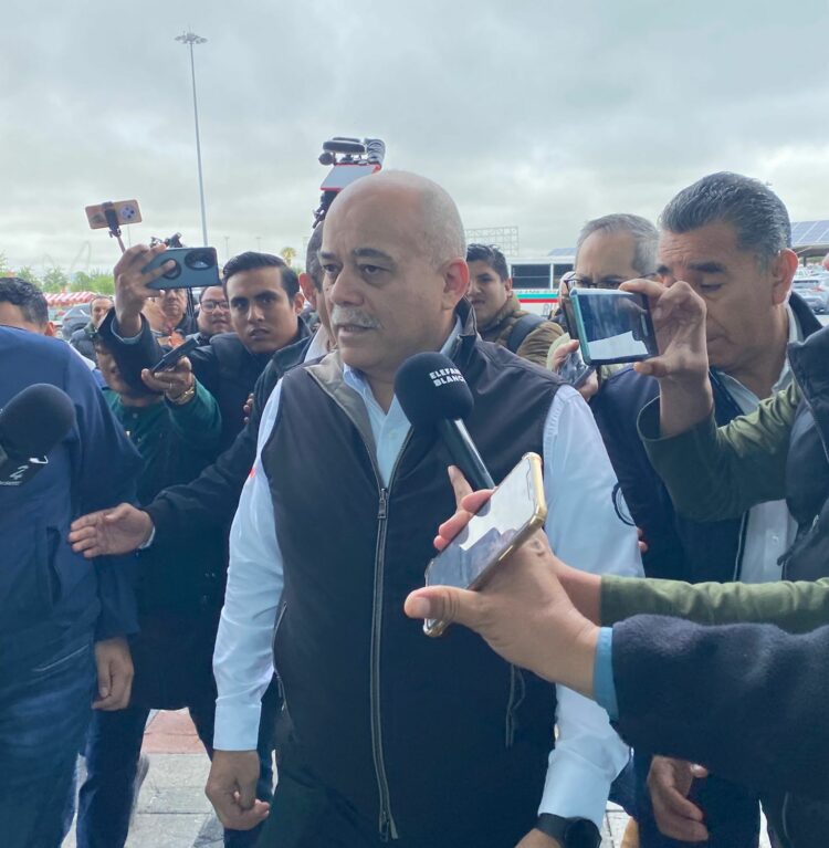 Ofrecen recompensa por ex policía prófugo