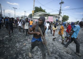 Fuerzas extranjeras antipandillas llegan a la capital haitiana