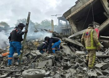 Trump anuncia salida de Irán en tres semanas