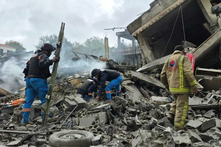 Trump anuncia salida de Irán en tres semanas