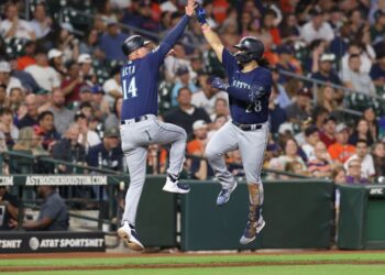 Marineros de Seattle vencen a los Angelinos con destacada actuación de Cole Young