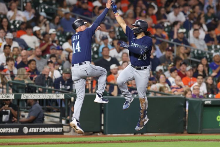 Marineros de Seattle vencen a los Angelinos con destacada actuación de Cole Young