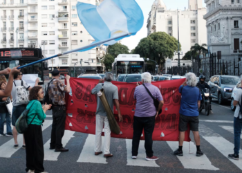 Crisis en Argentina: médicos y farmacéuticos mantienen protestas