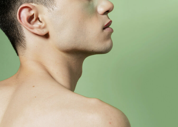 El impacto del ‘mewing’ en la salud bucodental: mitos y riesgos de la técnica viral