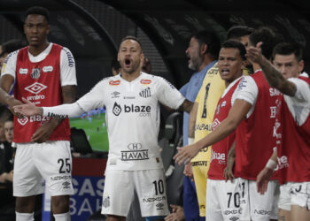 Neymar ofrece disculpas a la afición del Santos tras incidente en la Copa Sudamericana