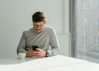 ¿Soltero y bajo presión? Seis razones por las que no tener pareja es una ventaja estratégica