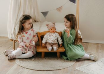 Por qué los muñecos superan a las pantallas en el desarrollo de la empatía infantil