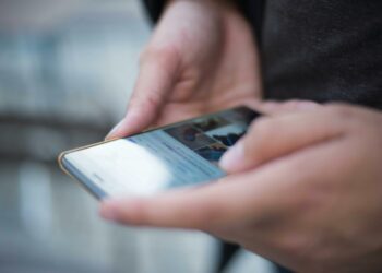 Brain rot: Cómo recuperar tu capacidad de enfoque en la era del scroll infinito