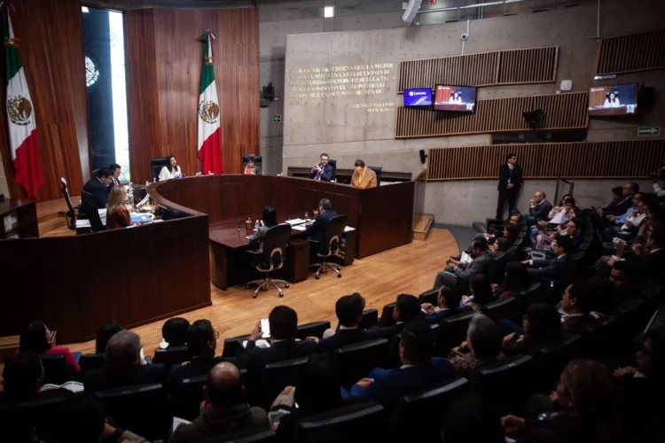 Austeridad judicial castiga a empleados, protege privilegios altos