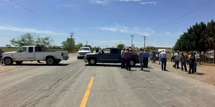 Agricultores en Tamaulipas asfixian carreteras por segundo día