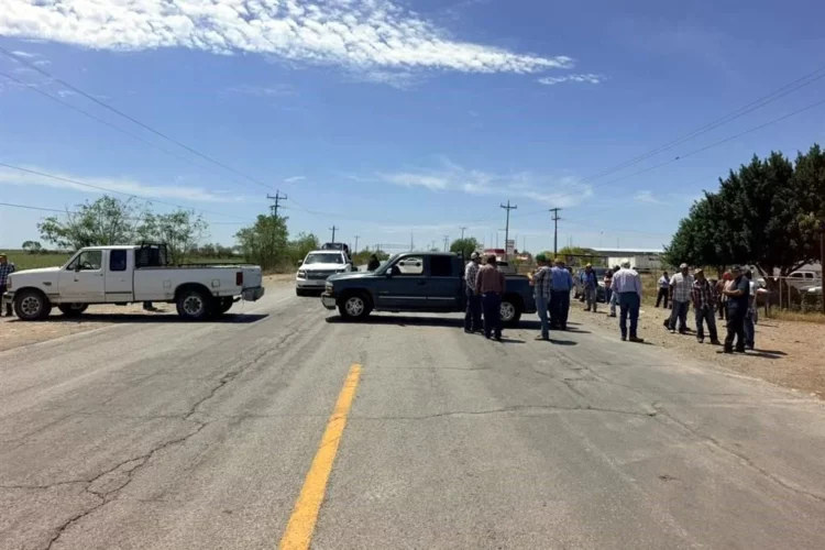 Agricultores en Tamaulipas asfixian carreteras por segundo día