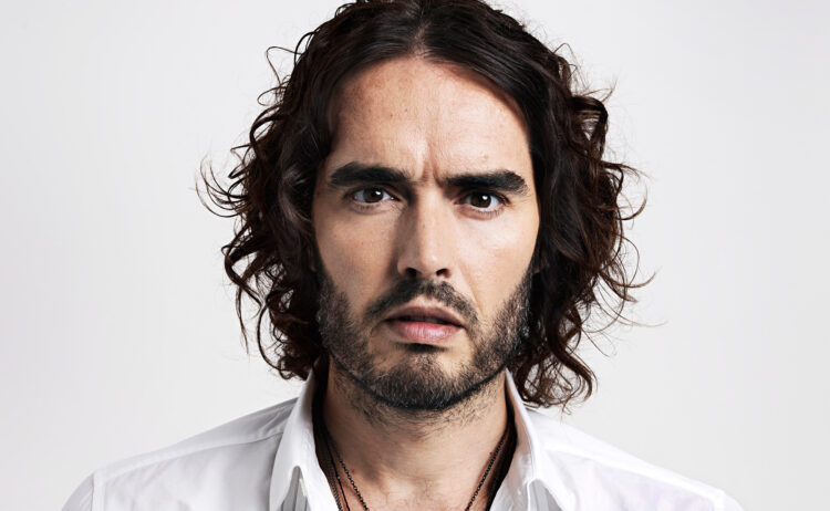 Russell Brand califica de “explotadora” su relación pasada con una menor de 16 años