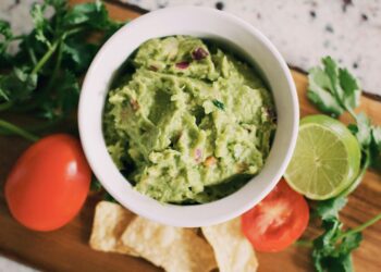 El secreto de las taquerías: Cómo preparar el famoso “guacamole falso” sin usar aguacate