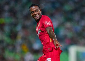 Comisión Disciplinaria suspende tres partidos a Helinho tras incidentes en el Estadio Azteca