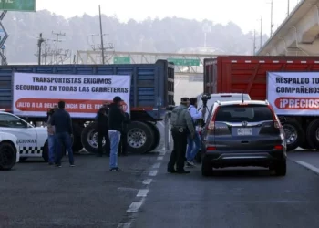 Transportistas anuncian paro nacional por asesinatos de choferes