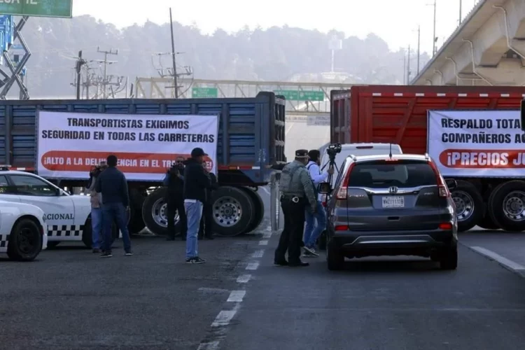 Transportistas anuncian paro nacional por asesinatos de choferes