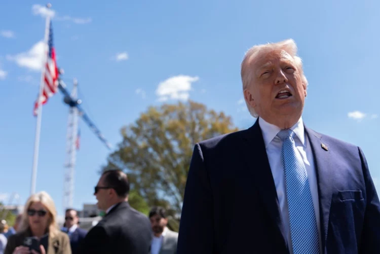Trump minimiza crímenes de guerra y amenaza devastación