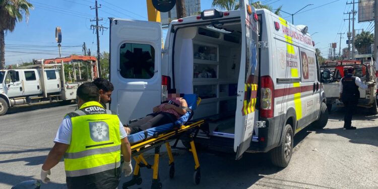 Choque entre micro y camioneta deja siete heridos